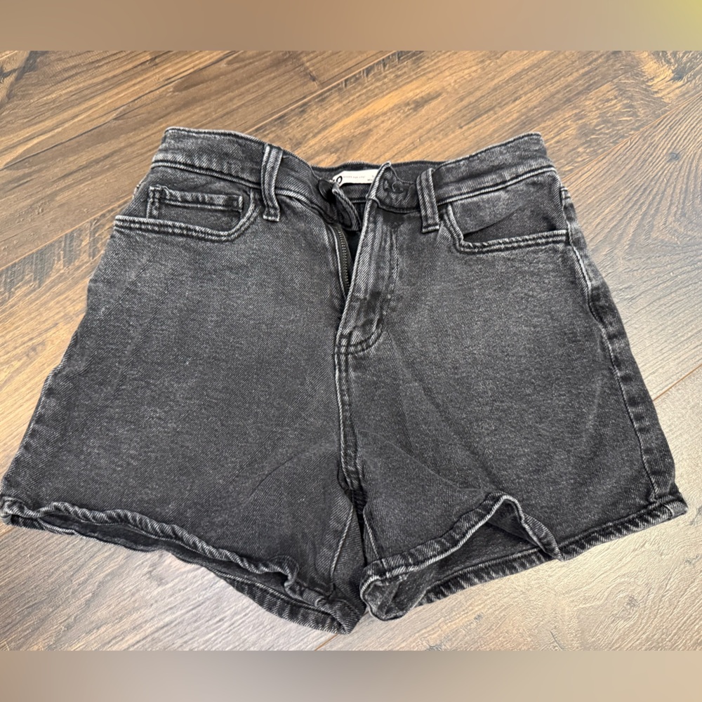 SO Charcoal Denim Super High Rise 90’s Boyfriend Shorts Size Women’s 26